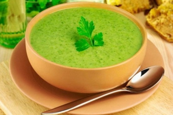 alt="Bát bột ăn dặm đầy màu sắc"