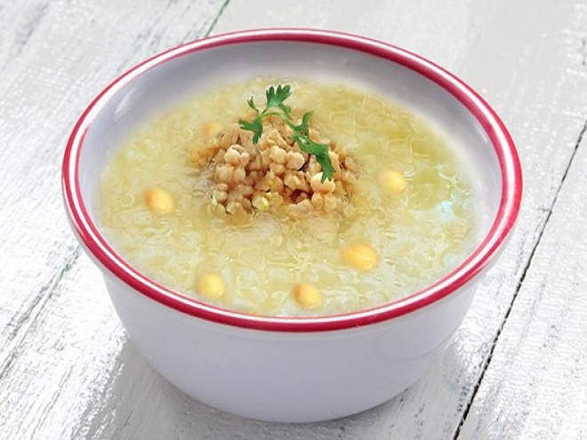Cháo hạt sen thịt bò giúp người già an thần, ngủ ngon