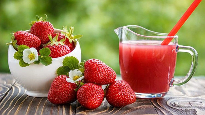 Nước ép dâu tây cung cấp vitamin 
