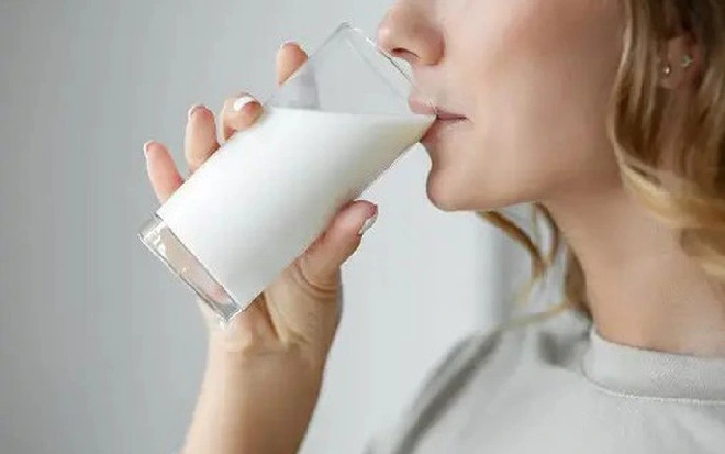 Sữa ít béo giúp kiểm soát cân nặng, giảm cholesterol xấu, hạ huyết áp - những yếu tố nguy cơ gây đột quỵ
