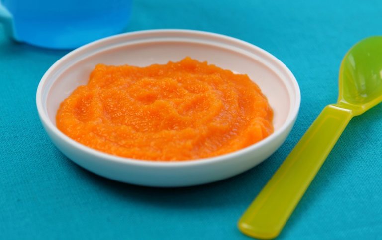 2 cách nấu bột ăn dặm ngọt cho bé ăn nhanh mẹ không kịp đút