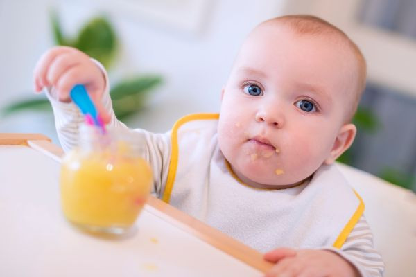 Bột ăn dặm cho bé 5 tháng loại nào tốt? 5 loại bột tốt nhất cho bé tập ăn