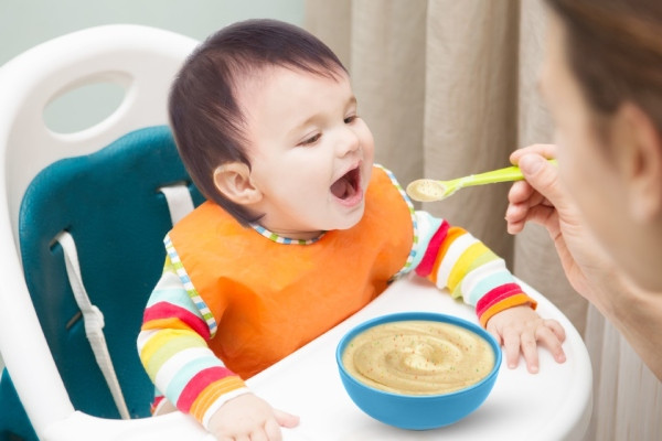 Hướng Dẫn Bắt Đầu Cho Bé Ăn Dặm Từ 6 Tháng Tuổi: Lợi Ích, Nguyên Tắc và Thực Đơn Mẫu