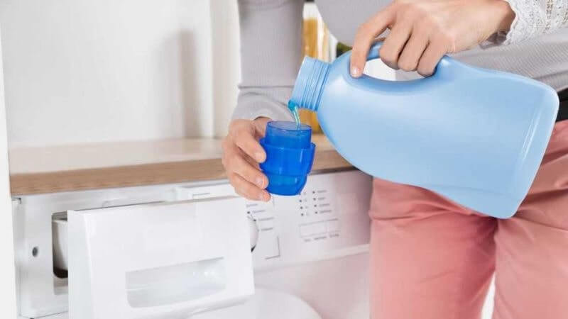 Nước xả Comfort và nước xả Downy: Loại nào phù hợp hơn cho gia đình bạn?