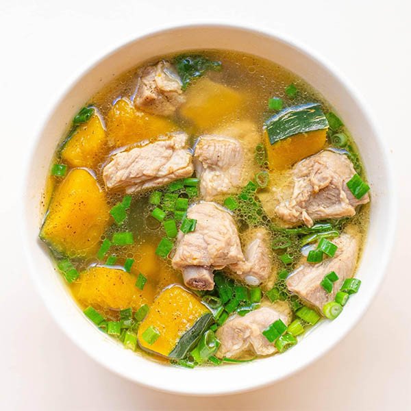 Canh sườn bí đẩn cho mẹ sau sinh