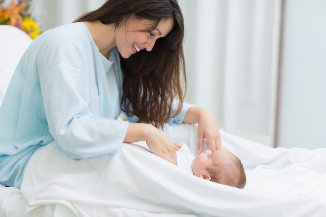 Cho trẻ chỉ bú ngủ có phải là thói quen xấu?