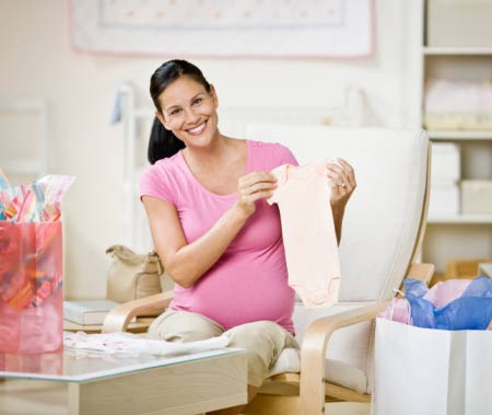 Chuẩn bị đồ đi sinh cho mẹ và bé