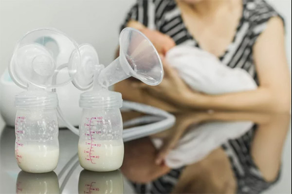 Mẹ ít sữa có nên dùng máy hút sữa không? Một số lưu ý khi sử dụng