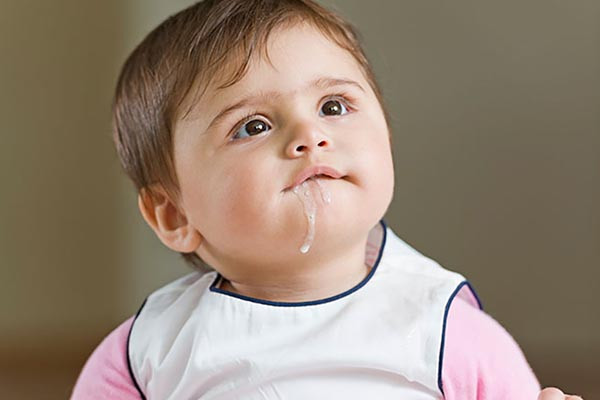 Trào ngược dạ dày ở trẻ sơ sinh: Nguyên nhân, dấu hiệu và cách khắc phục