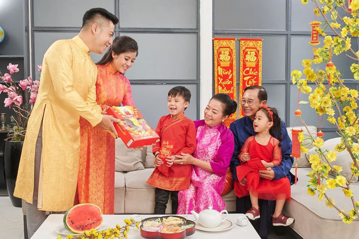 Xem ngày đẹp khai xuân Ất Tỵ 2025 giúp tăng vượng khí, tài lộc