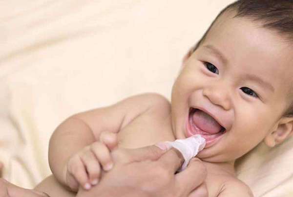 Gạc rơ lưỡi cho bé sơ sinh loại nào tốt nhất?