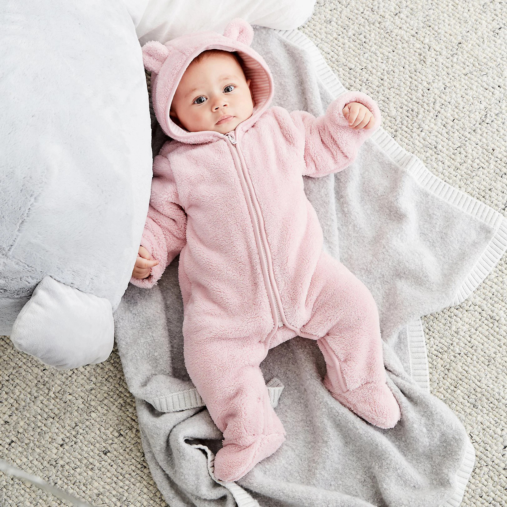 Một số mẹo chăm trẻ sơ sinh mùa đông để con không bị ốm