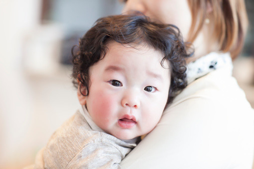Hình ảnh trẻ khóc trong quá trình áp dụng phương pháp 'cry it out'
