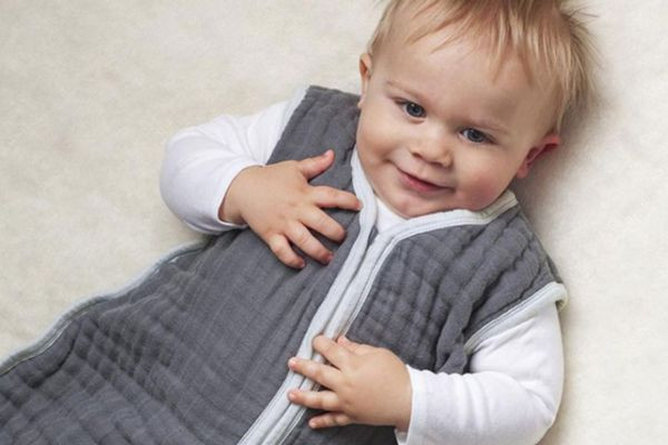 Mách mẹ cách giữ ấm cho trẻ sơ sinh khi ngủ