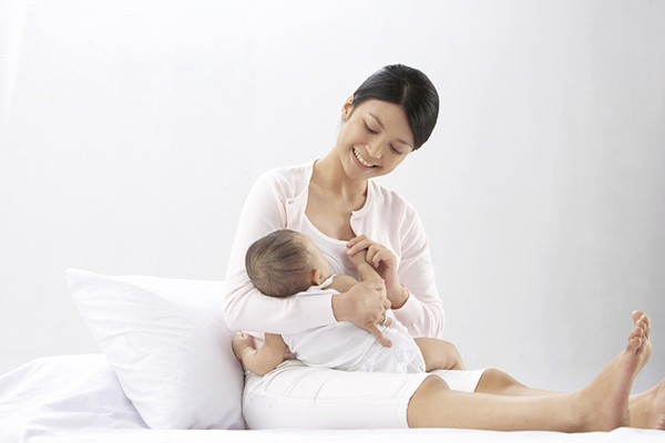 Nuôi Con Bằng Sữa Mẹ: Những Điều Cần Biết Để Bảo Đảm Sự Phát Triển Toàn Diện Của Bé