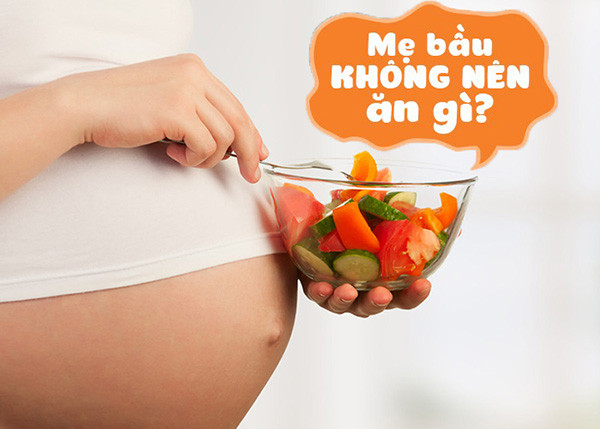 Mẹ bầu cần kiêng ăn những thực phẩm không tốt cho sức khỏe trong 3 tháng đầu