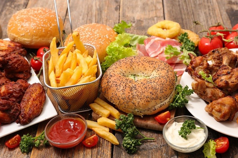 Mẹo giúp bé từ bỏ thức ăn nhanh