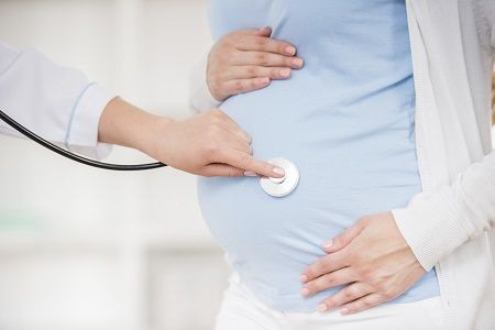Nếu mẹ bầu gặp phải những dấu hiệu nghiêm trọng, cần phải đến bác sĩ ngay lập tức.