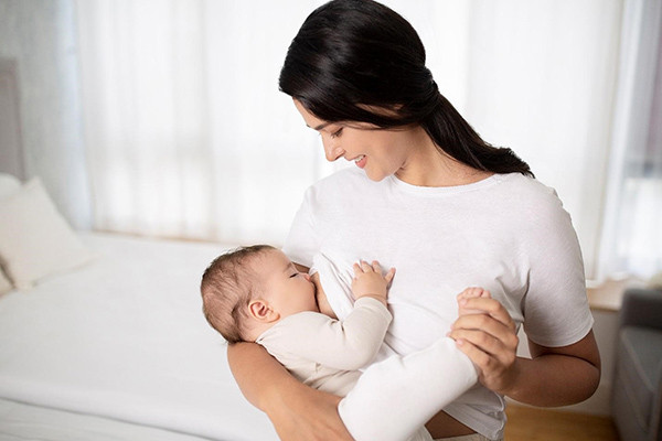 Nuôi Con Bằng Sữa Mẹ: Những Điều Cần Biết Để Bảo Đảm Sự Phát Triển Toàn Diện Của Bé