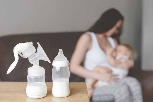 Mẹ ít sữa có nên dùng máy hút sữa không? Một số lưu ý khi sử dụng