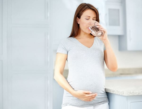 Những loại nước uống tốt cho bà bầu vào mùa hè