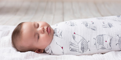 Hướng Dẫn Quấn Khăn Cho Trẻ Sơ Sinh Đơn Giản, Giúp Bé Ngủ Ngon
