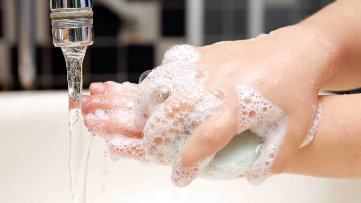 Những sơ ý của mẹ có thể khiến con gái bị &#8220;viêm nhiễm vùng kín&#8221; từ khi sơ sinh