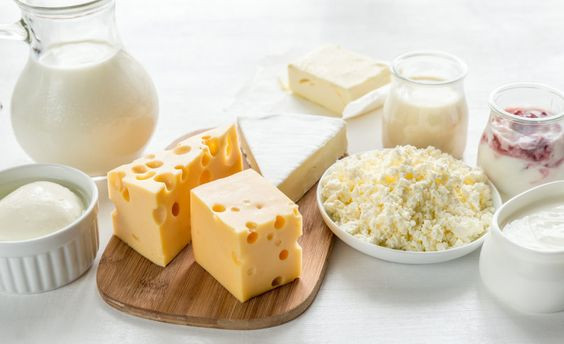 Sữa và các sản phẩm từ sữa là thực phẩm cần có trong chế độ dinh dưỡng cho phụ nữ mang thai 3 tháng giữa