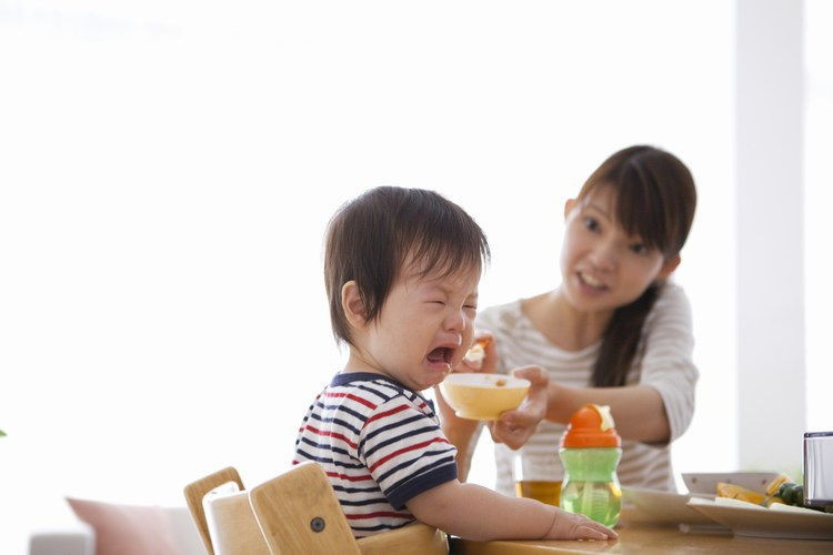 Tăng nguy cơ bệnh lý do ép trẻ ăn