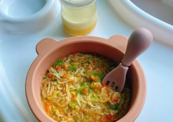 Hướng Dẫn Bắt Đầu Cho Bé Ăn Dặm Từ 6 Tháng Tuổi: Lợi Ích, Nguyên Tắc và Thực Đơn Mẫu