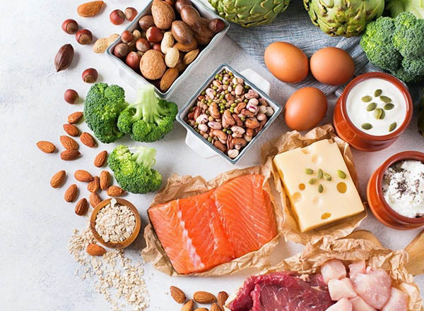 Thực đơn cho mẹ sau sinh cần đảm bảo đủ 4 nhóm chất quan trọng