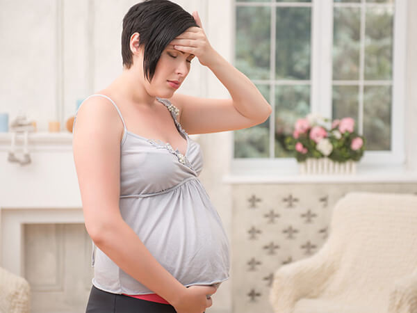 Tim đập nhanh khi mang thai có nguy hiểm không? Cách khắc phục?