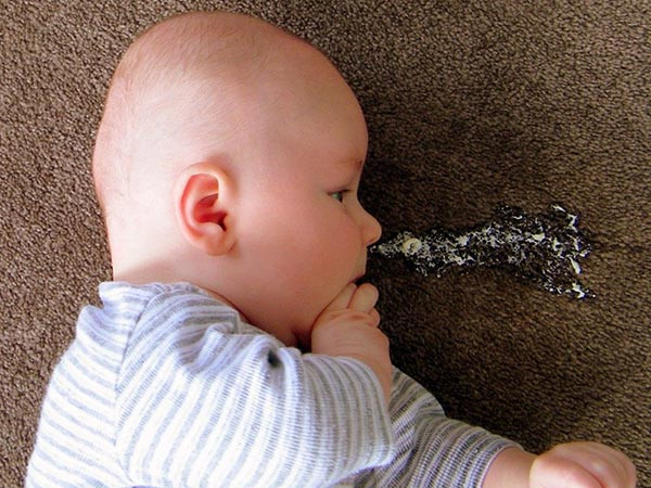 Trào ngược dạ dày ở trẻ sơ sinh: Nguyên nhân, dấu hiệu và cách khắc phục