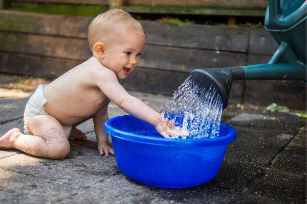 Trò chơi hấp dẫn cho bé đang tập đi