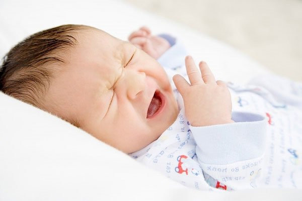 Trẻ sơ sinh bị nghẹt mũi – nguyên nhân và cách chăm sóc hiệu quả