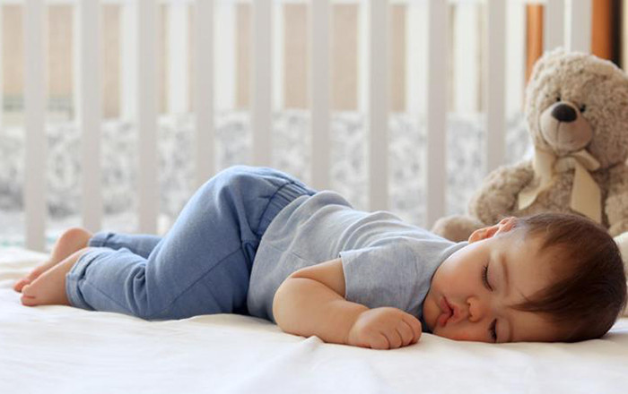 4 thói quen dỗ con ngủ sai lầm, trẻ ảnh hưởng cả trí não lẫn chiều cao