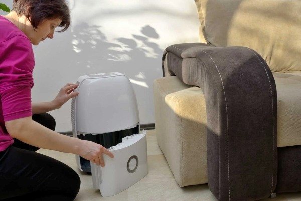 Vệ sinh máy hút ẩm định kỳ để máy hoạt động hiệu quả