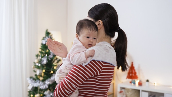 Bé bú nằm có cần vỗ ợ hơi không? Các cách vỗ ợ hơi đúng