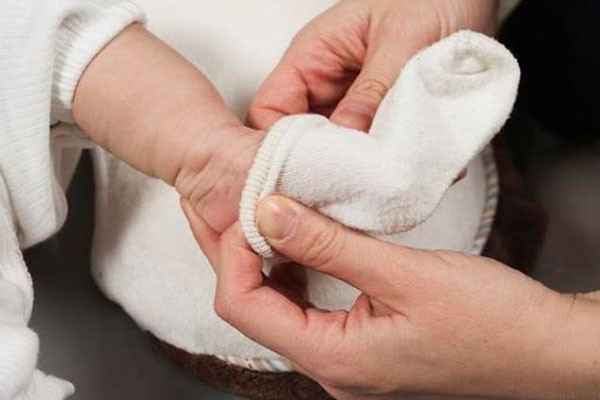 7 nguyên tắc vàng giữ ấm cho trẻ vào mùa đông