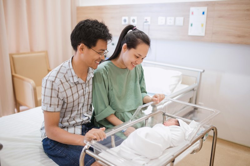Chăm sóc trẻ tuần đầu tiên sau khi chào đời mẹ đã biết