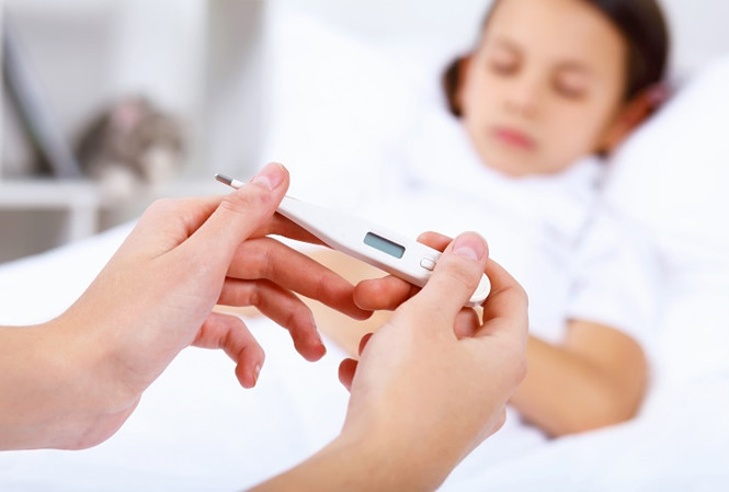 Chăm sóc con đúng cách khi bị sốt xuất huyết