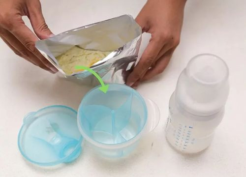 Để tránh sai lầm đáng tiếc, ba mẹ cần nắm rõ cách pha sữa &#8220;chuẩn từng bước một&#8221; dưới đây