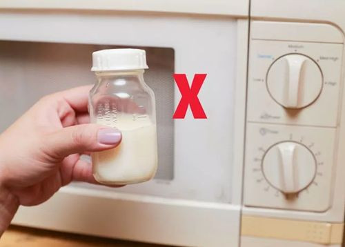 Để tránh sai lầm đáng tiếc, ba mẹ cần nắm rõ cách pha sữa &#8220;chuẩn từng bước một&#8221; dưới đây