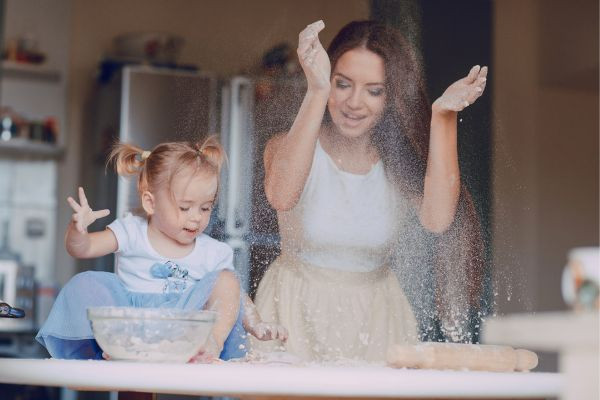 Giúp con nhanh biết nói nhờ 8 thói quen hàng ngày của ba mẹ