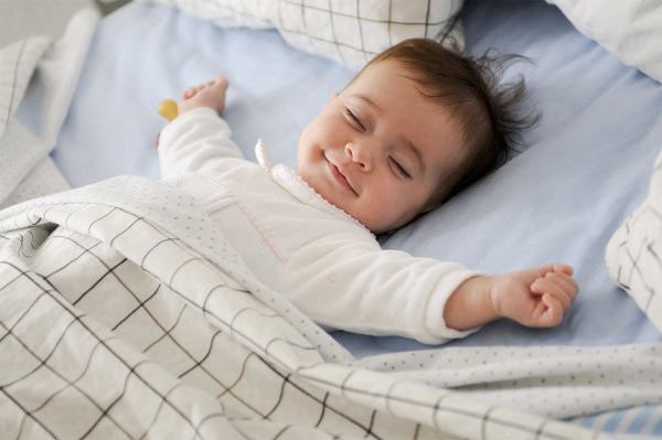 Mách mẹ chống muỗi cho bé đúng cách