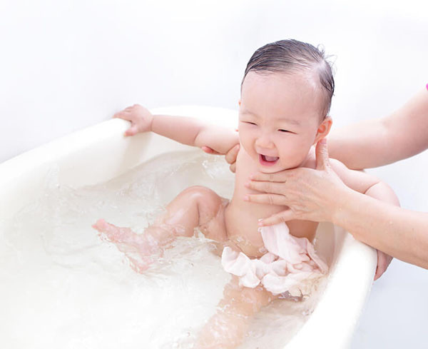 Mách mẹ chống muỗi cho bé đúng cách