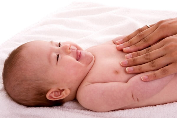 Cách massage mang lại lợi ích “thần kì” cho trẻ sơ sinh