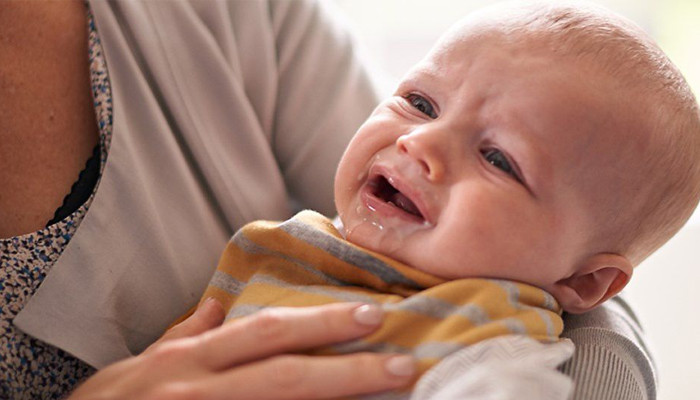 Mẹo chăm sóc giúp trẻ sơ sinh hết bị trớ sữa