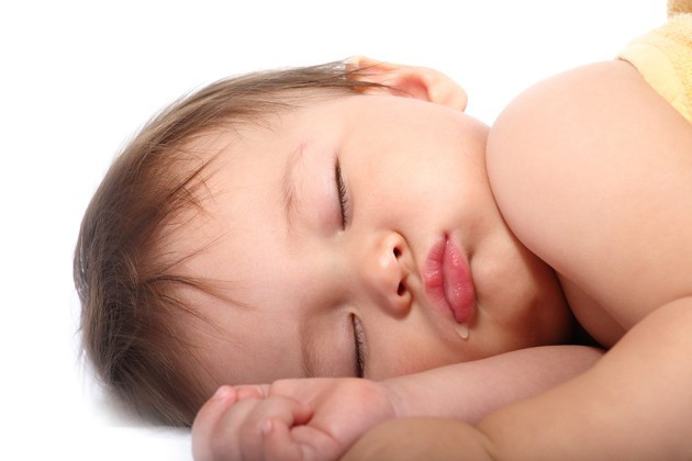 Những sai lầm nghiêm trọng của ba và mẹ khiến trẻ quấy khóc đêm