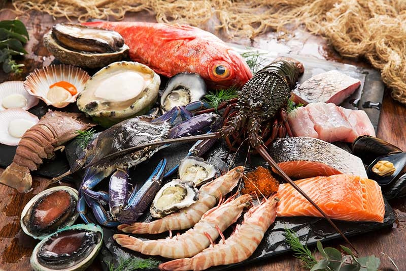 Những thực phẩm để qua đêm mẹ không nên cho bé ăn